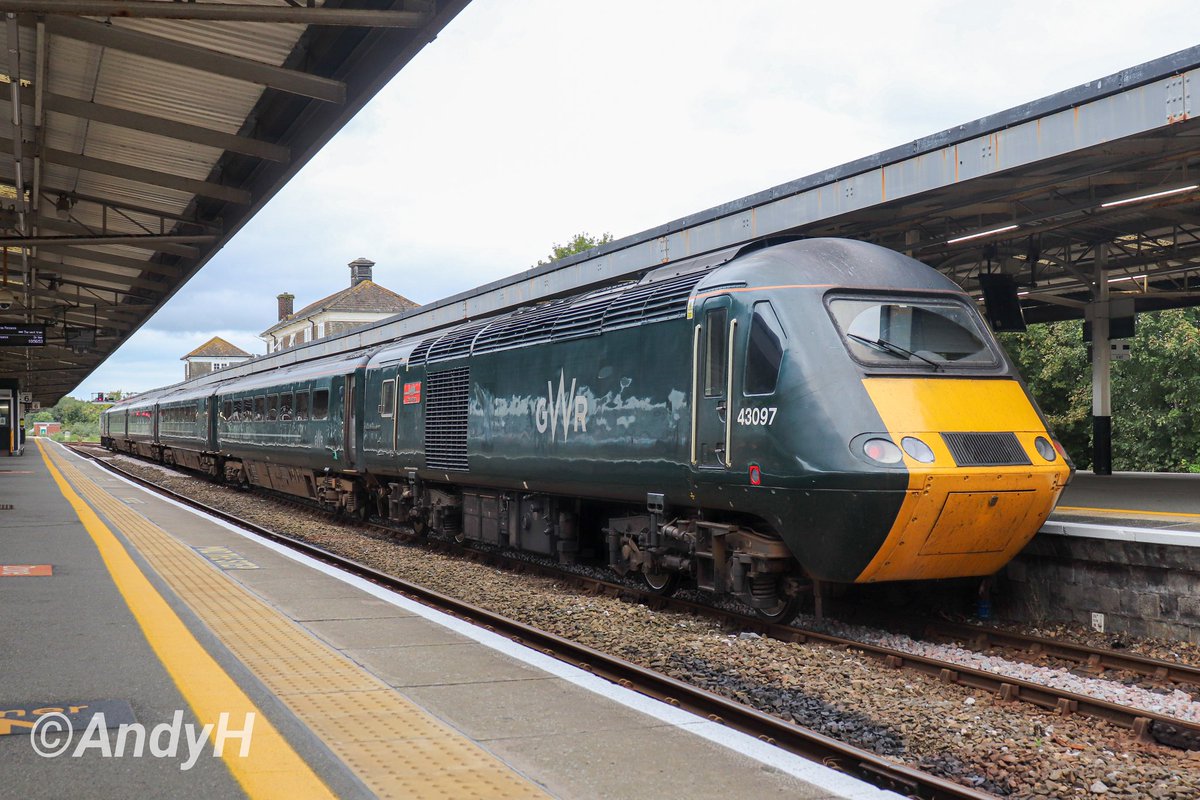 holtona72's tweet image. #HighSpeedSaturday This weekend marks the end of #GWR #HST diagrams with the @GWRHelp 'Castle' sets being withdrawn from the new timetable. My final time seeing &amp;amp; travelling on one was from St.Erth on 2P08 08.50 PNZ-PLY on 2/10/24. 43097 'Castle Drogo' &amp;amp; 43188 'Newport Castle'.