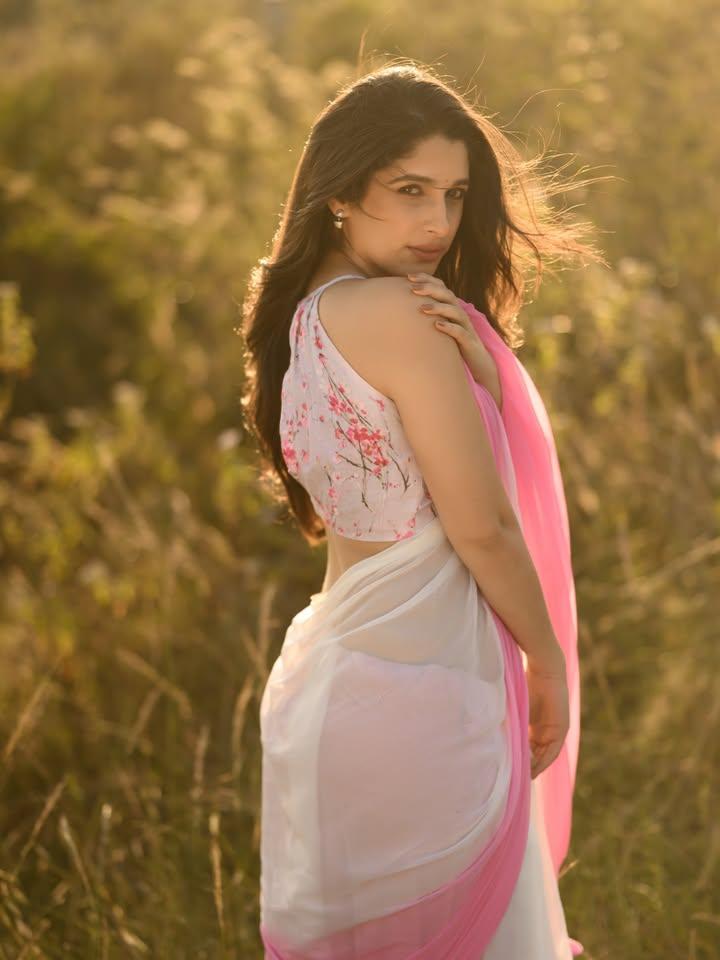 G8CGbOaagAAFed4?format=jpg&name=medium