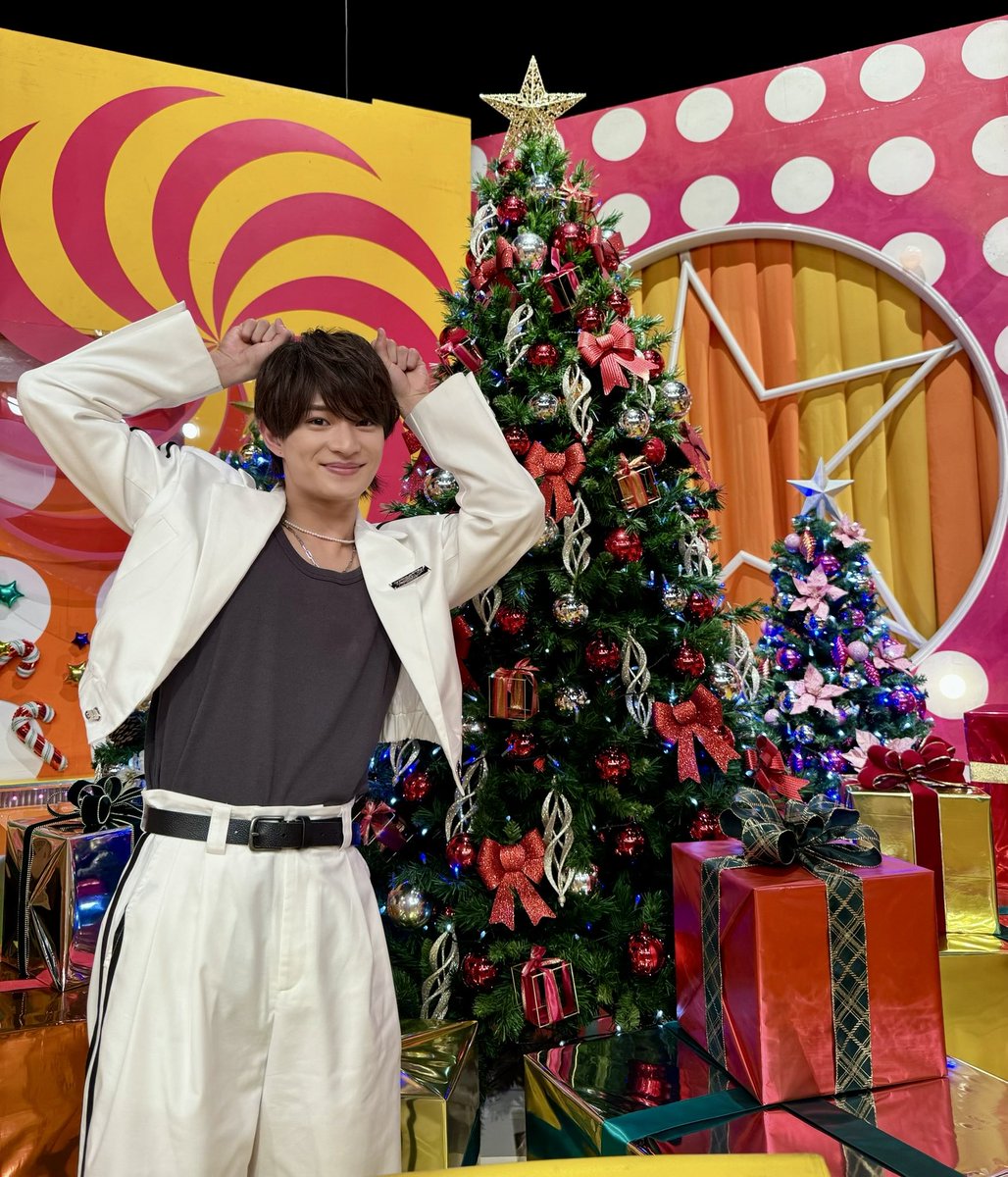 ミッキーのポーズしてる飛貴くん可愛い🧡この衣装好き～！浮所くんの