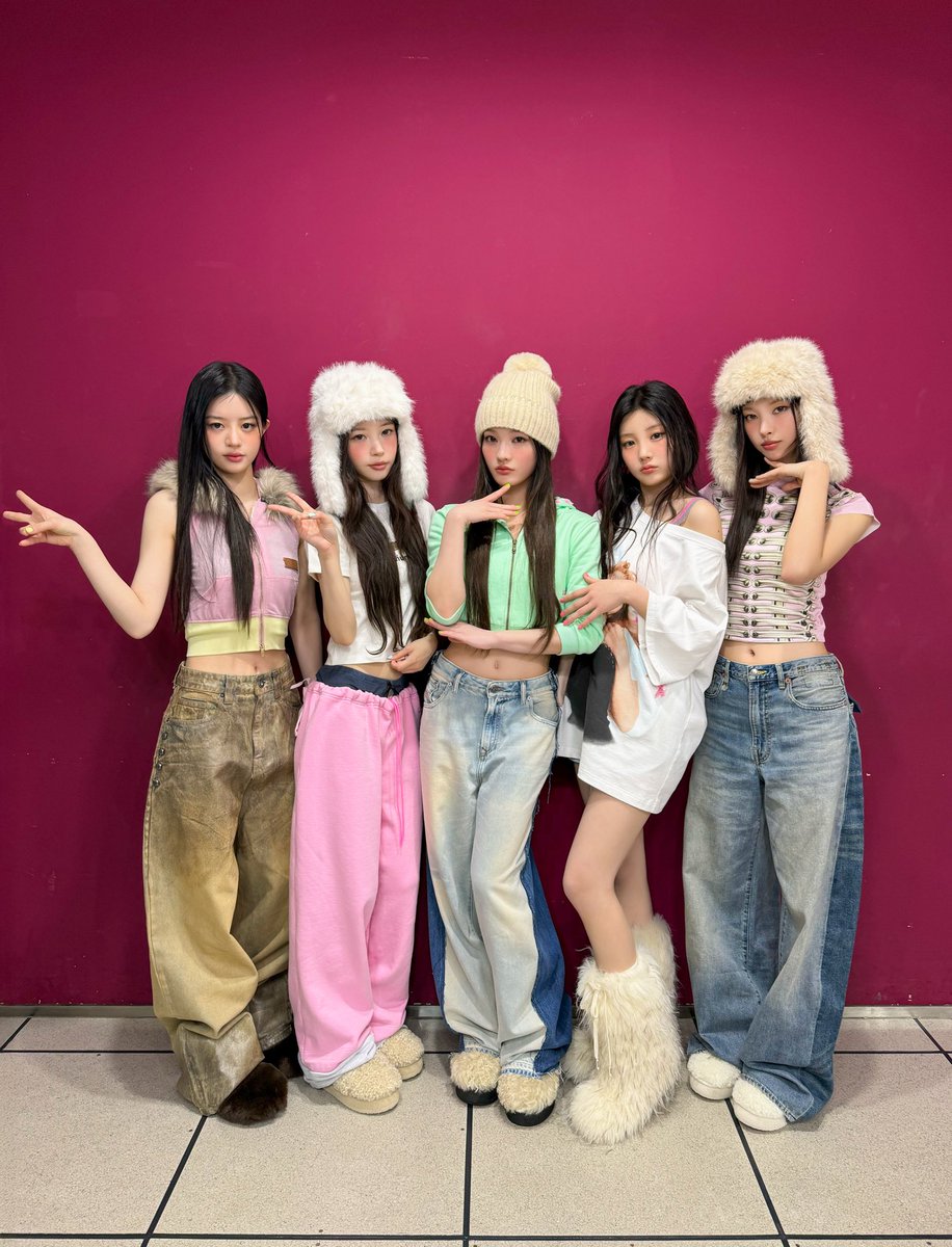 ILLIT official tweet media