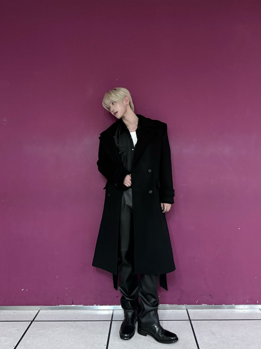 haneum_Official's tweet image. [#장한음]
밤비즈! 저의 첫 음악중심 잘 봤나요? 응원해 준 덕분에 Omnibus 무대도 무사히 할 수 있었다🥹 비 오는 날에도 보러 와준 밤비즈 너무너무 고맙고 다들 좋은 주말 보내요🖤

#장한음 #한음 #JANGHANEUM #HANEUM #Omnibus