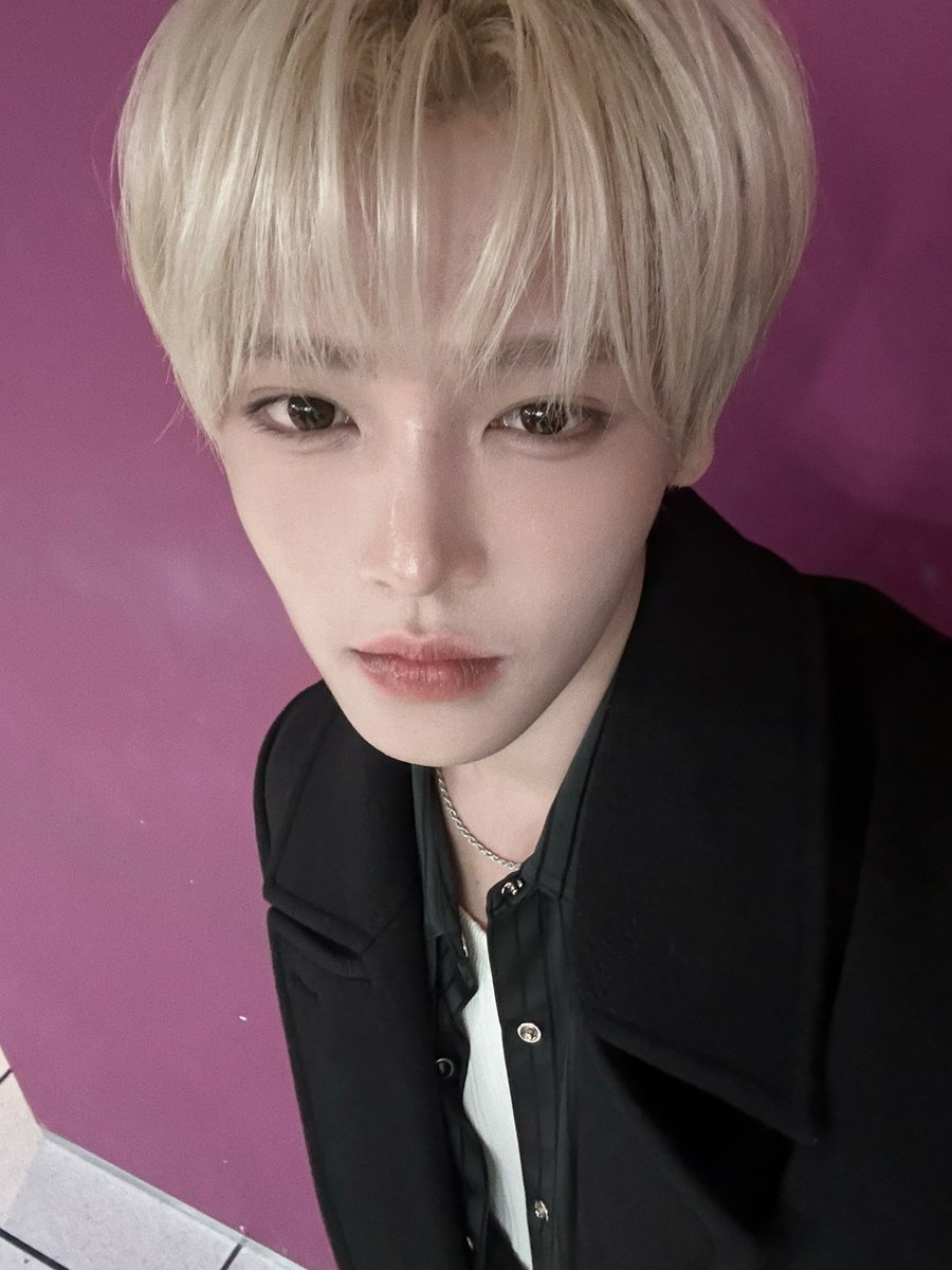 haneum_Official's tweet image. [#장한음]
밤비즈! 저의 첫 음악중심 잘 봤나요? 응원해 준 덕분에 Omnibus 무대도 무사히 할 수 있었다🥹 비 오는 날에도 보러 와준 밤비즈 너무너무 고맙고 다들 좋은 주말 보내요🖤

#장한음 #한음 #JANGHANEUM #HANEUM #Omnibus