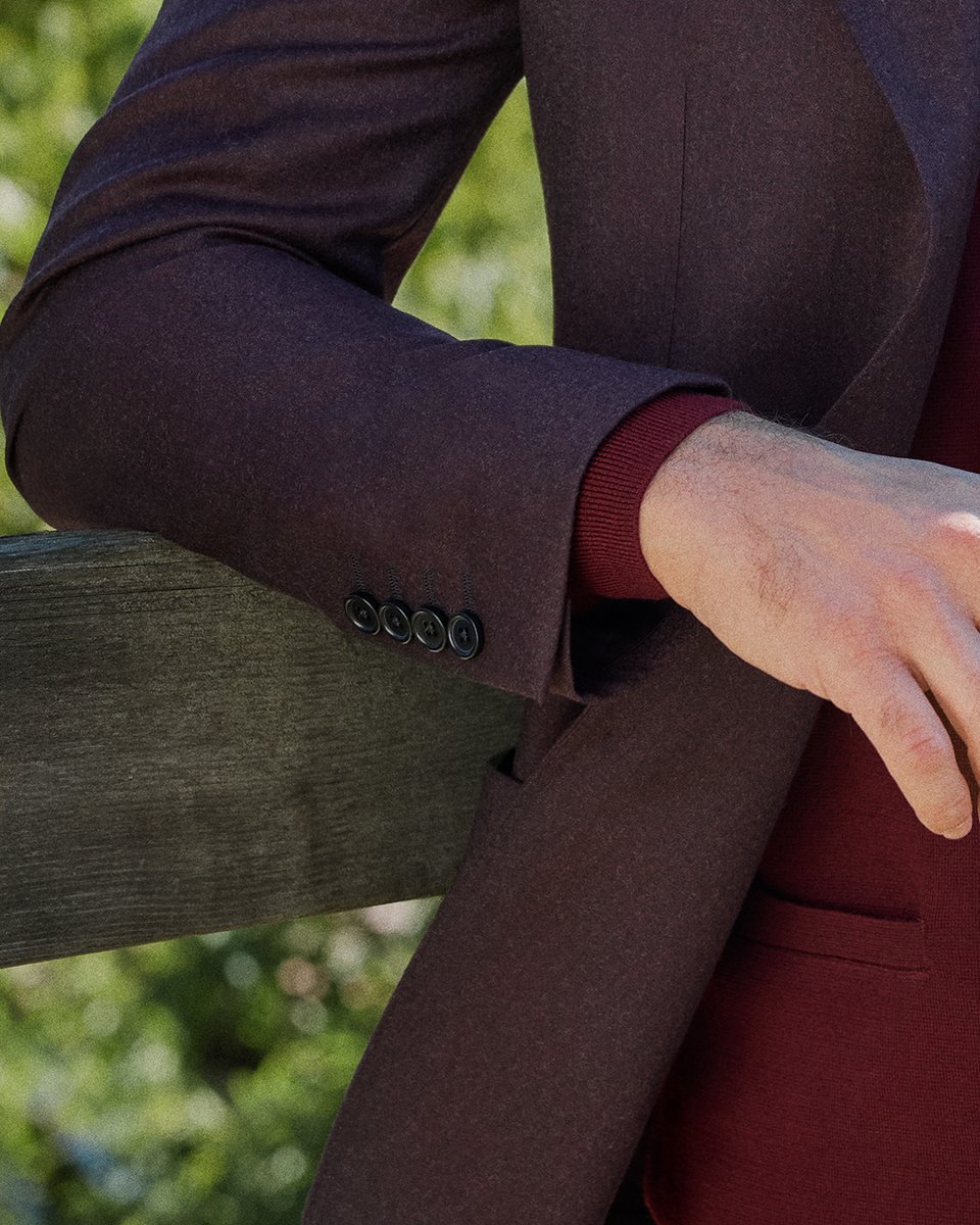 Kusursuzluk bazen bir düğmede, bazen bir dokuda saklıdır.🪡

#Bisse #SanatınGiyilebilirHali #BisseErkeği