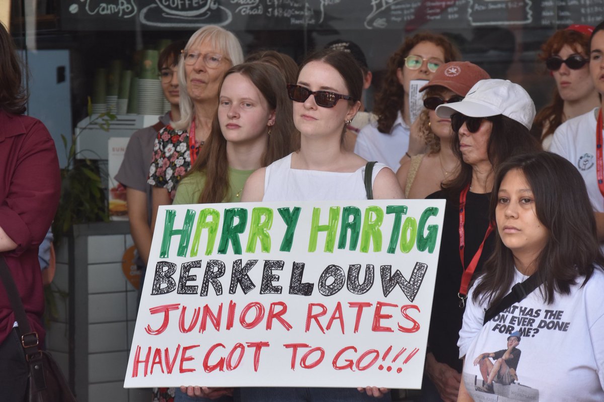 GreenLeftOnline's tweet photo. More than 110 Harry Hartog and Berkelouw Books workers went on strike today as part of their campaign for better pay and conditions.
A rally held outside the Leichhardt store showed big community support for striking workers.
#greenleft #RAFFWU https://t.co/JjiDgdAVtO