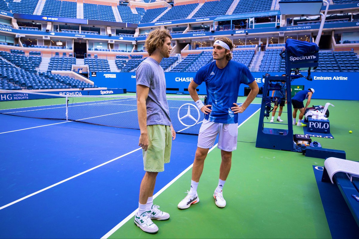 TennisHypeMedia's tweet image. Handsome Dude With Sign

Stef Tsitsi Thread

Greek #1 Stefanos Tsitsipas - World #3 career high

#ATP #Tennis 

#7 

Gorgeous Greek God Tsitsipas with the real #DudeWithSign @dudewithsign