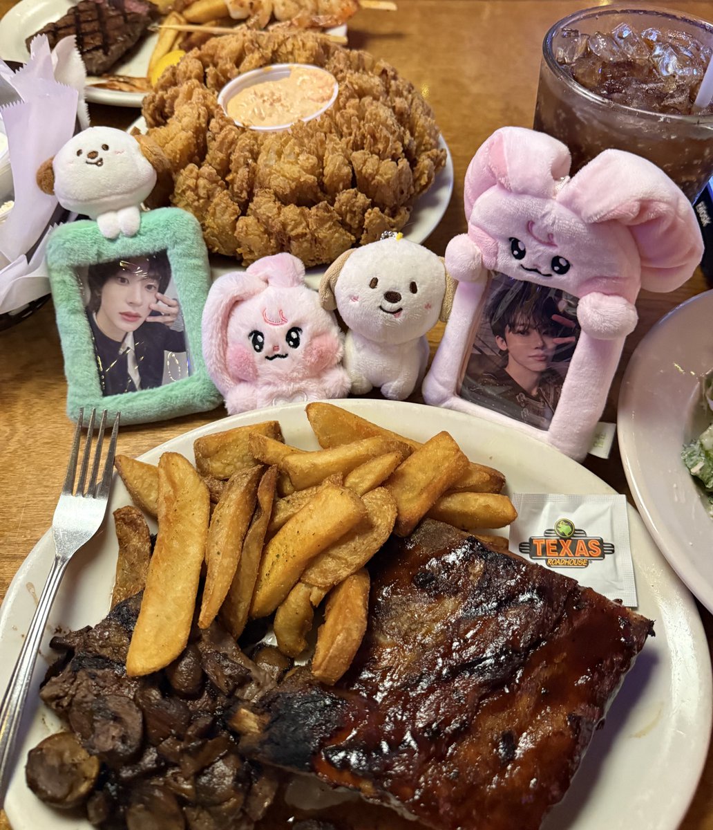 fujogetard's tweet photo. nom nom nom https://t.co/1Pe3I2VOpH