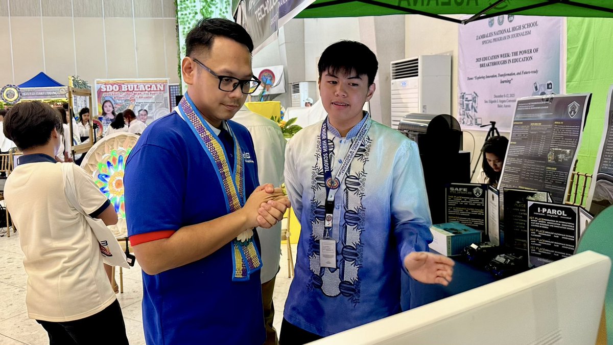 DexGalban's tweet photo. “You(th) are the future!” 🙌🏼

In support of Sec. Sonny Angara’s 5-point Agenda, DepEd Region 3 and the Education Futures Office championed innovation, artificial intelligence and robotics during Education Week in Aurora. 🤖

#DepEd #EducFutures
#ProjectAGAPai #AI https://t.co/TXjC1jqMI7