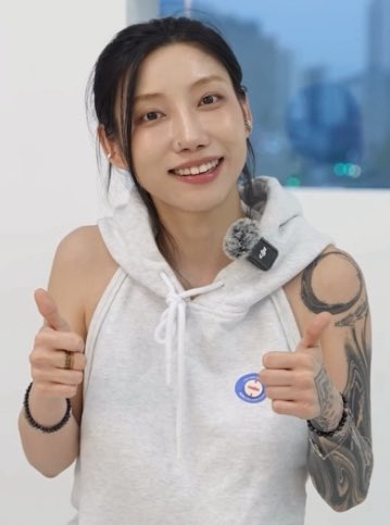 비키니 위에 입고 있던 옷 색깔 다른 거 같아!!?😳🖤🩶