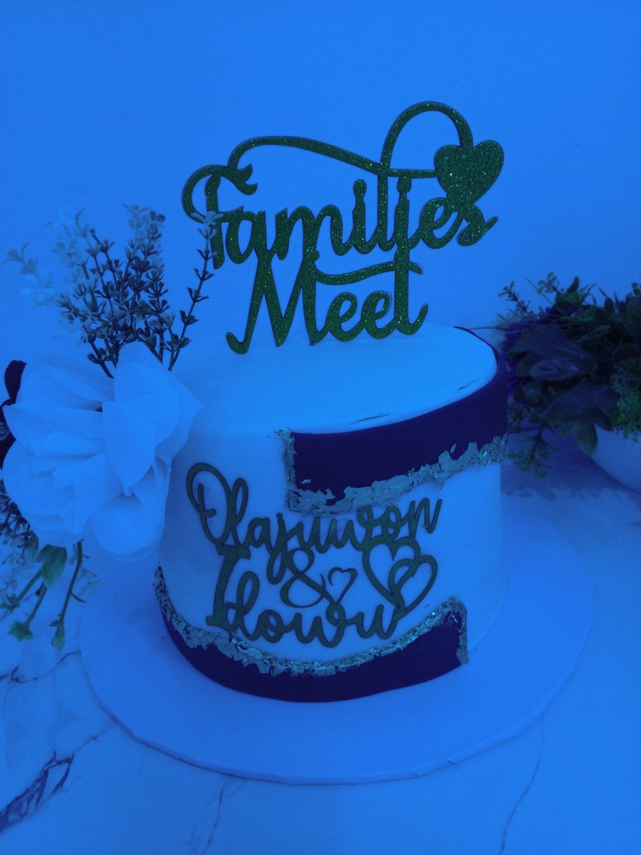 IyaCakeNmore's tweet photo. Introduction ceremony cake
A simple and classic cake, beautiful delivered by Iya cake.
Please repost for me.๐
Thank you.
#cakebygenius #mylegithustle
#iyacakenmore #geniuscake
#iyaloja https://t.co/jWQwsyUNZO