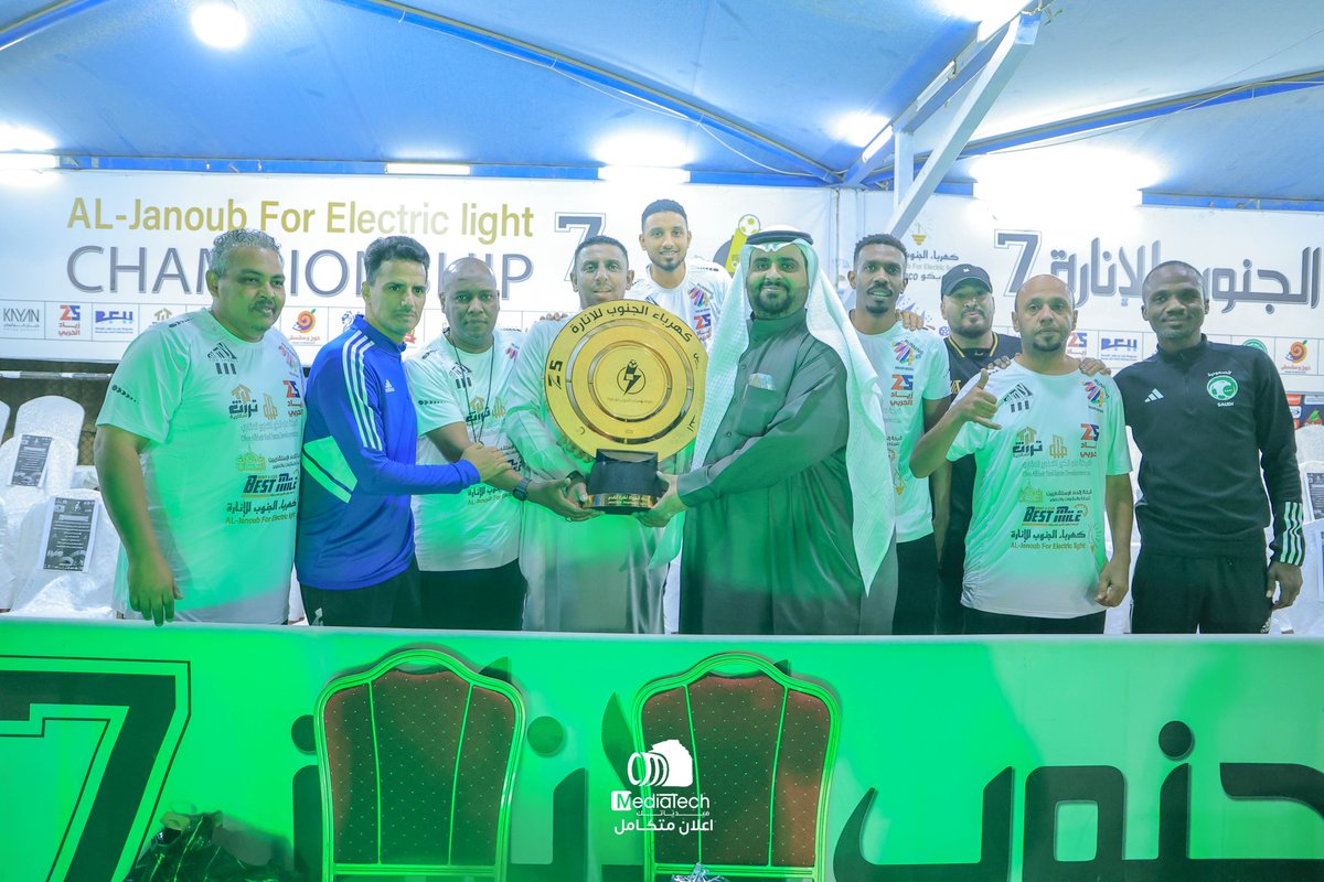 Medi0Tech's tweet image. 🏆نهائي بطولة كهرباء الجنوب للإنارة 7🏆
 
تدشين الكأس 

سلام الجامعة VS  العربي

#ميدياتك