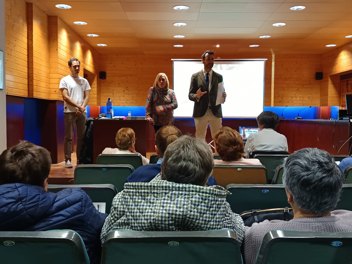 🔊 Este viernes, <a href="/aficro_vall/">Aficrovall</a> ha llevado a cabo una charla de concienciación sobre la fibromialgia y el síndrome de fatiga crónica, con ejemplos de ejercicio físico.
