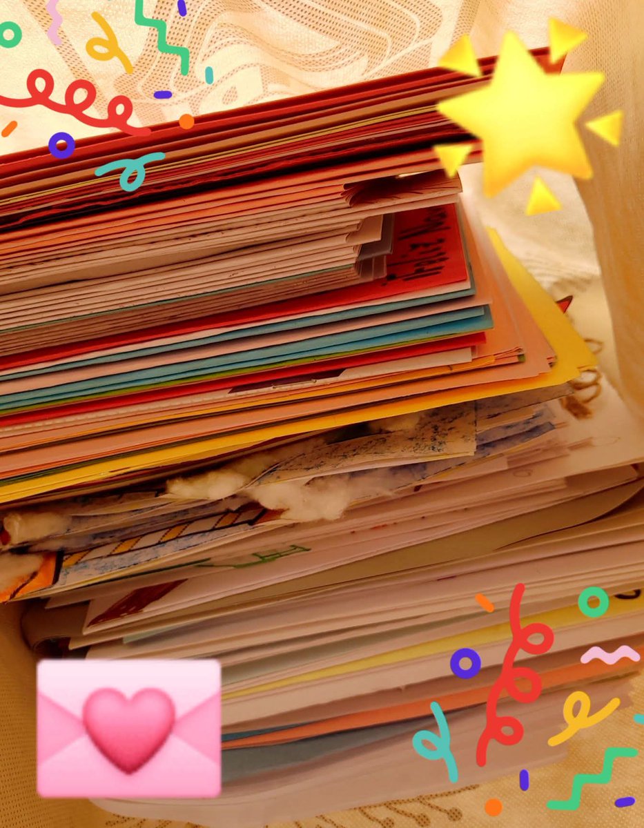 Empezamos con la clasificación y el recuento... ¡Gracias a todos los que han colaborado en hacer <a href="/NavidadReal/">Navidad de Papel Ciudad Real</a> posible un año más!