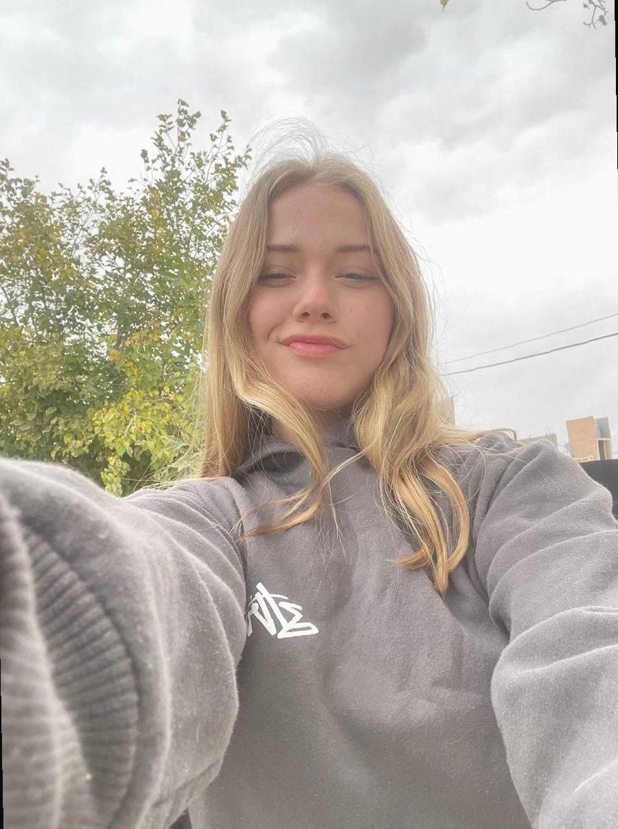 Model_6bce's tweet image. bought plants to cure loneliness, now they judge my watering schedule