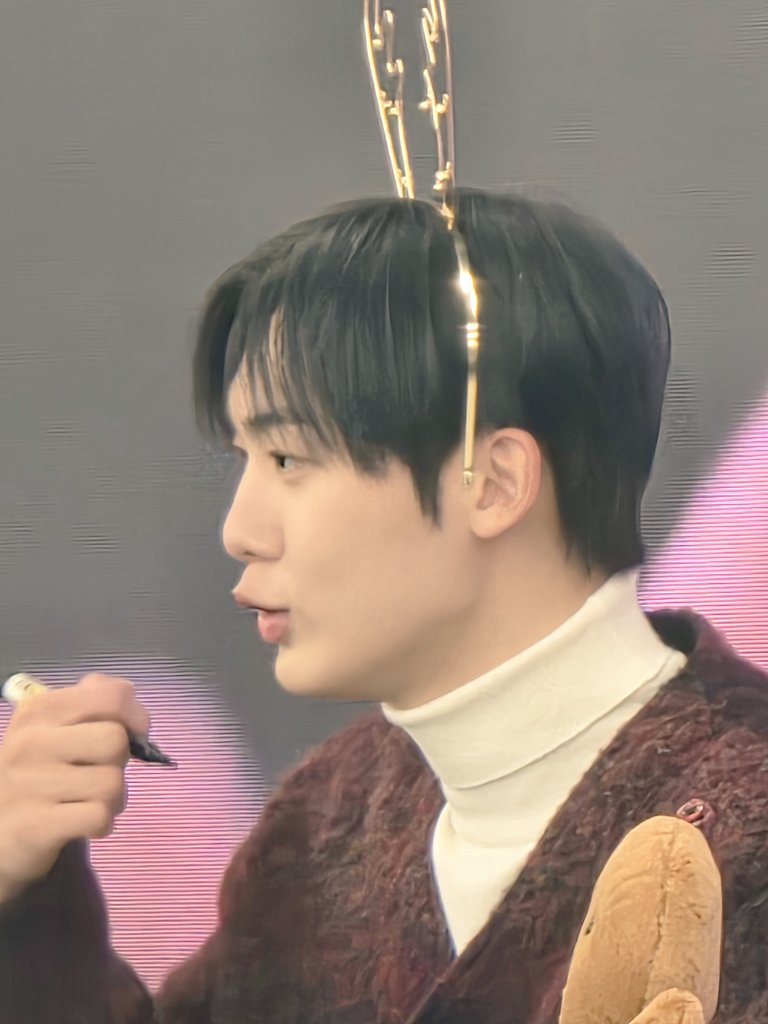 오늘 잘 생긴 산하 봐서 넘 많이 웃었음