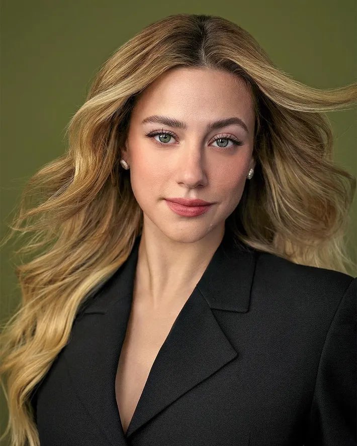 perfectreinhart's tweet photo. LOVE THIS BEAUTY SO MUCH
#lilireinhart #bettycooper #personalday #riverdale https://t.co/rjft8fZzgC