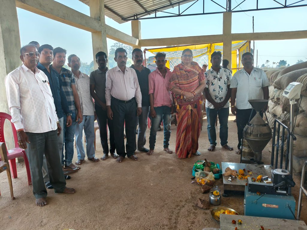 Paddy procurement officially commenced today at Bhaleshwar Mandi.
The smooth and transparent purchase process will ensure timely procurement and fair MSP for our farmers, bringing much-needed relief and support to our hardworking annadatas.

Farmers’ welfare remains our priority.