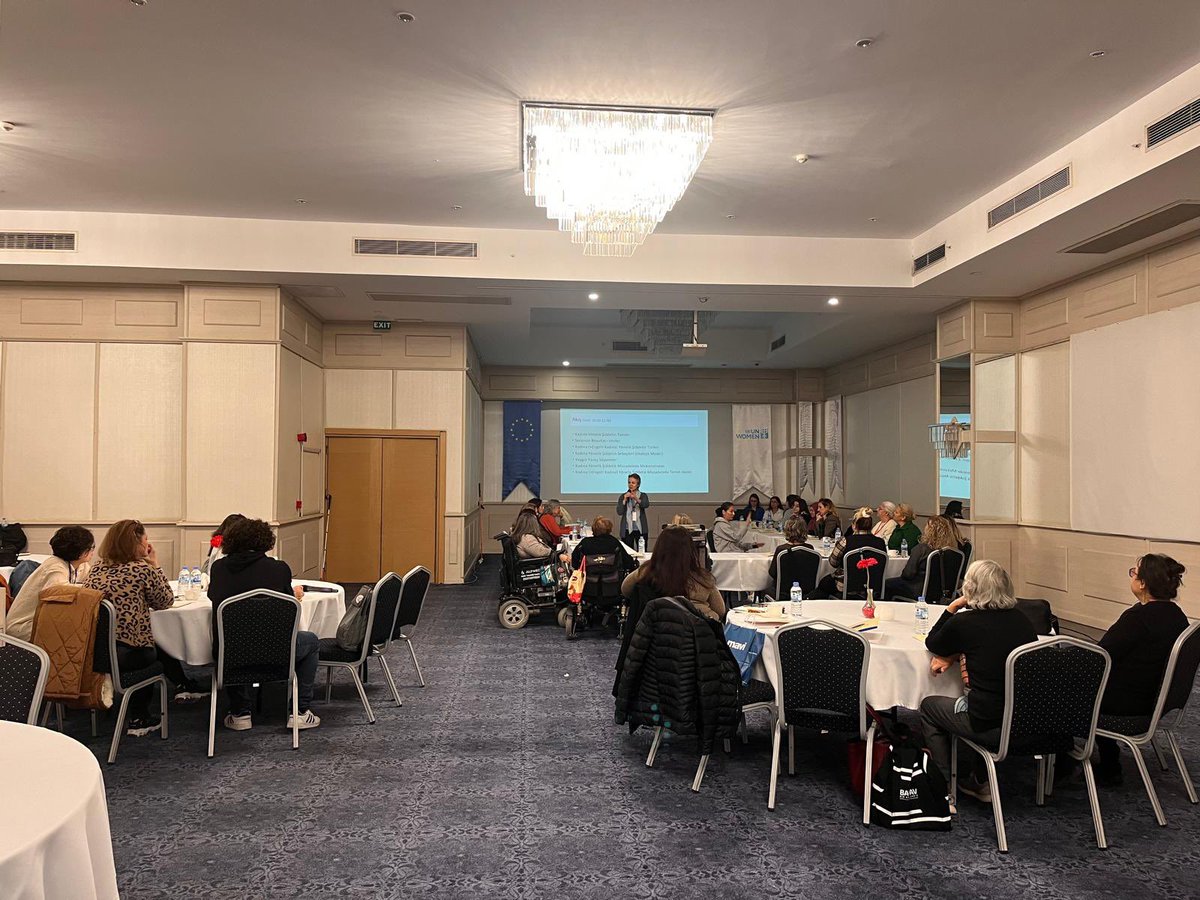 İzmir’de ikinci gün şiddet ve başvuru mekanizmaları oturumlarımız başladı. <a href="/unwomenturkiye/">UN Women Türkiye</a>