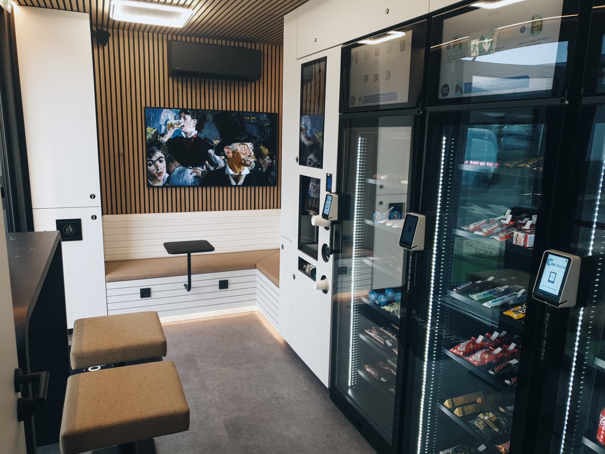 bkworldofficial's tweet photo. Portugal, let’s go! 🇵🇹 Our first #bkworld lounge is open near Óbidos — debuting with our new partner #Ionity. Fresh #lounge vibes, great design, snacks, coffee, 24/7 pizza + 6 ultra-fast chargers up to 350 kW. 

First stop in Portugal, definitely more to come. ⚡️ https://t.co/LCyzwTYBtL