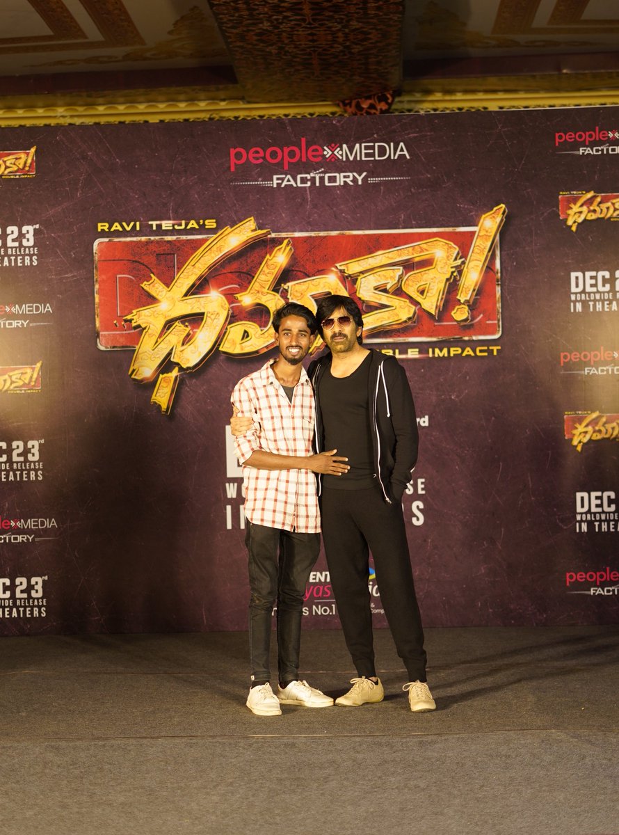 On This Day 🥹❤️‍🔥 
My Life time Memorable Pic 😘❤️
#Dhamaka <a href="/RaviTeja_offl/">Ravi Teja</a> 🫴❤️