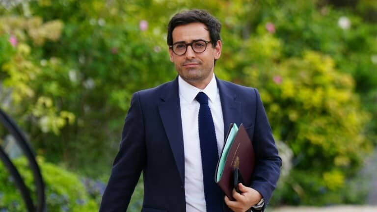 "Je devais aller au Brésil pour une mine, les Américains ont tout racheté 3 jours avant": coincé entre la Chine et les Etats-Unis, Stéphane Séjourné déplore la "naïveté" de l'UE sur les terres rares
l.bfmtv.com/26MR