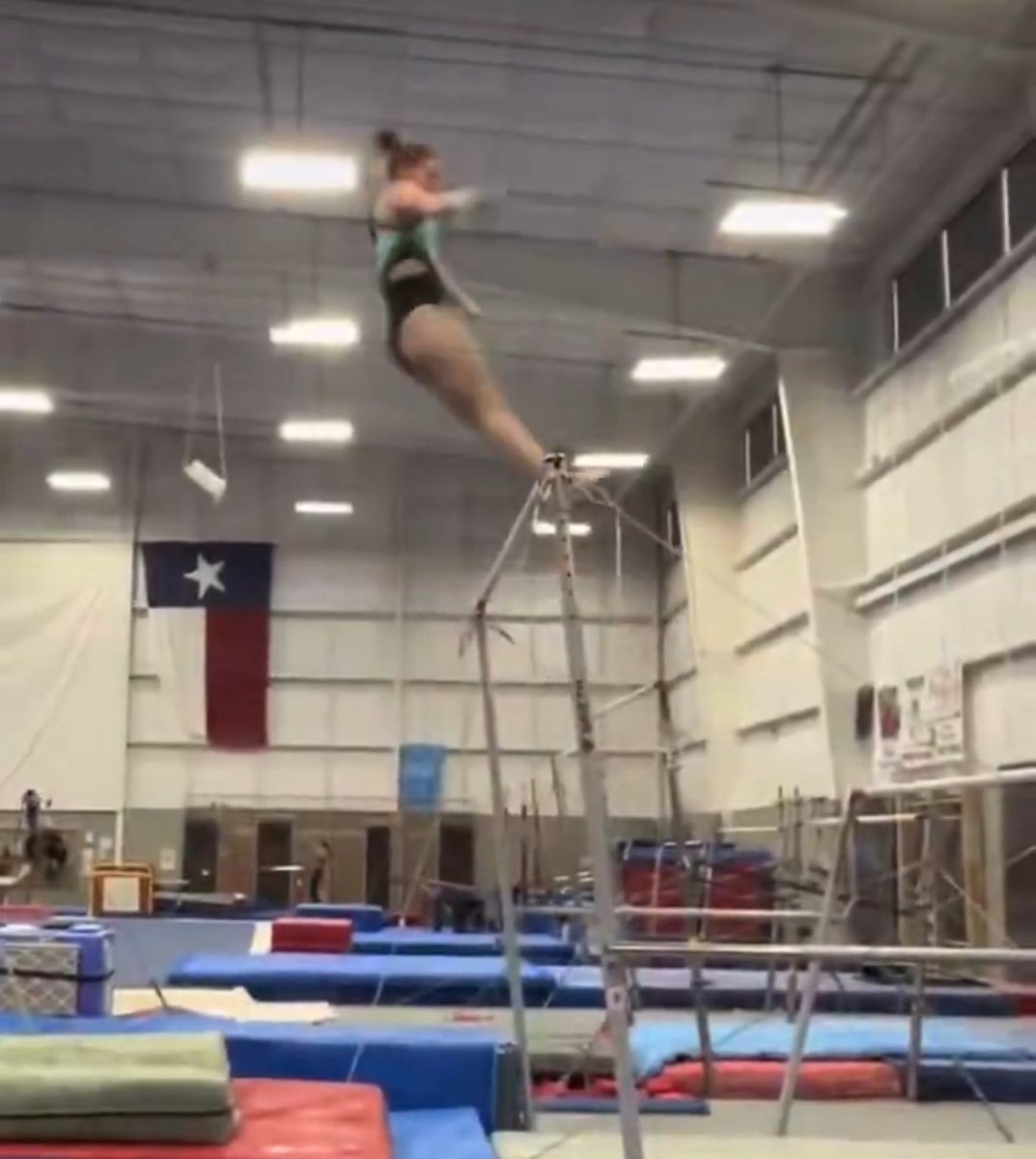 IaiaSimsie's tweet image. let the lay go girl, find what suits you