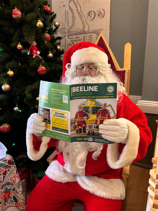 Even Father Christmas has picked up our Autumn Beeline Magazine!

Inside you’ll find inspiring patient stories, news from across the charity and the latest on fundraising.

Want your own copy delivered for free? Sign up below.
Read it online here: dsairambulance.org.uk/beeline-magazi…