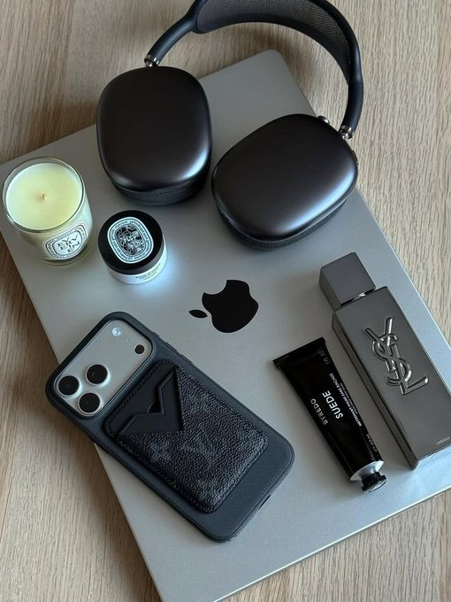 Gmen_Aesthetics's tweet photo. just the essentials https://t.co/omik9VeaDK