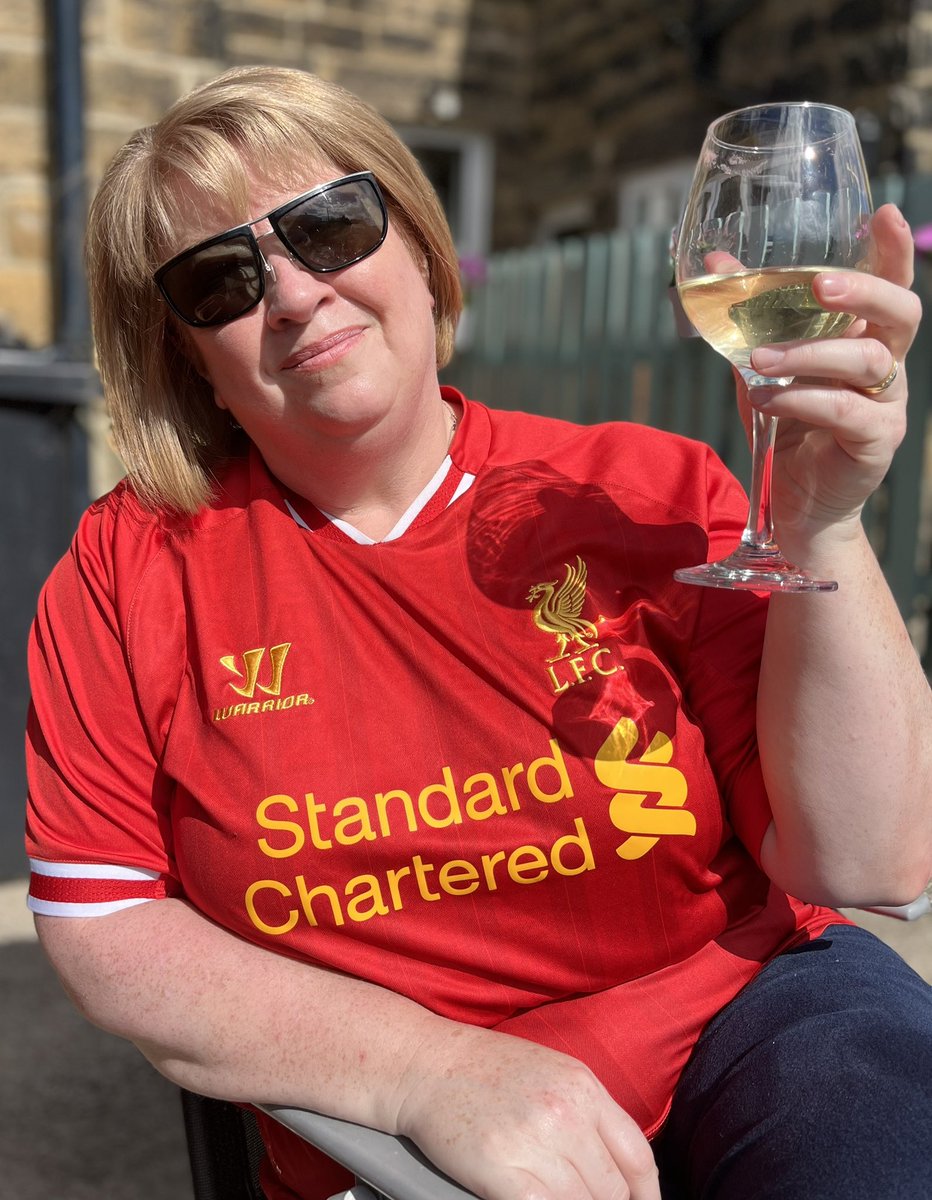 dazlove70's tweet photo. More rare than a Saturday 3 o’clock kick off is a Saturday 3 o’clock kick off with @MrsFionaLove at my side. It’ll be a bit like “The Old Days”. ❤️🤍💛 YNWA. https://t.co/bvZAHwR7Gr