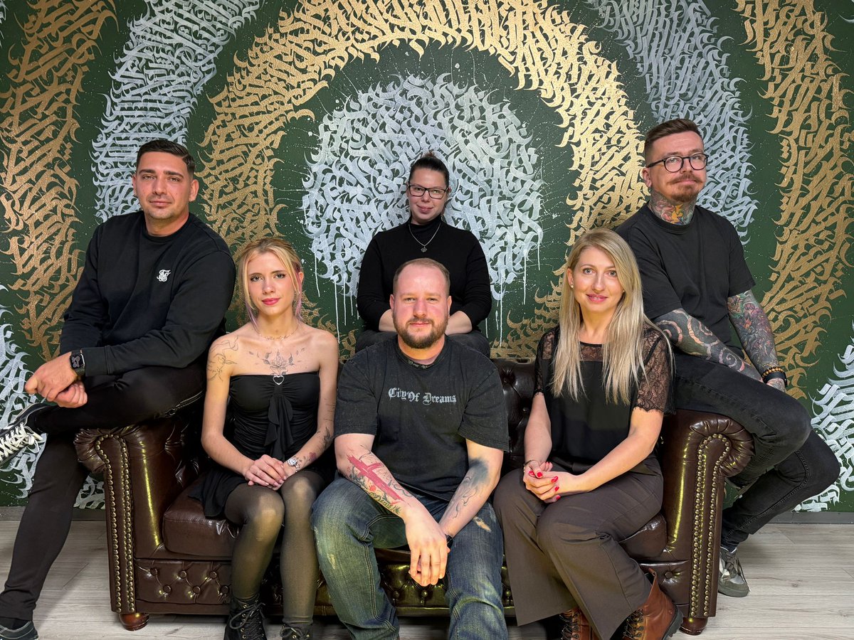 OldDragonInk's tweet photo. 🔥 Das Team von Old Dragon Ink in Dinkelsbühl #olddragonink #dinkelsbühltattoo #tattoostudio #tattooartist #piercingstudio #dkb https://t.co/RGrYitcmQN