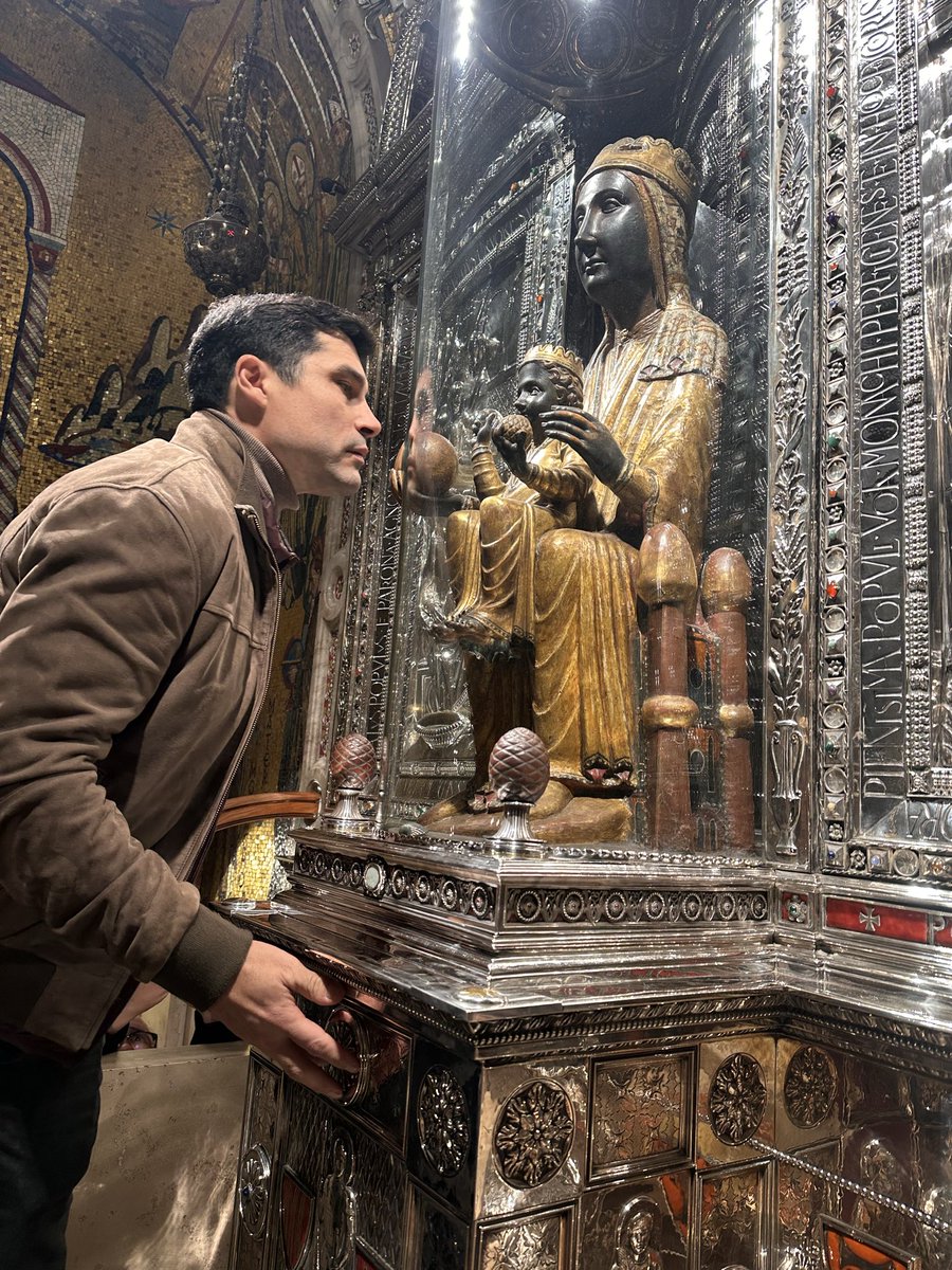 El pregonero <a href="/JARodriguez_TV/">José Antonio R.</a> también está en Barcelona para la procesión de <a href="/Hdad_Montserrat/">HDAD. DE MONTSERRAT</a>