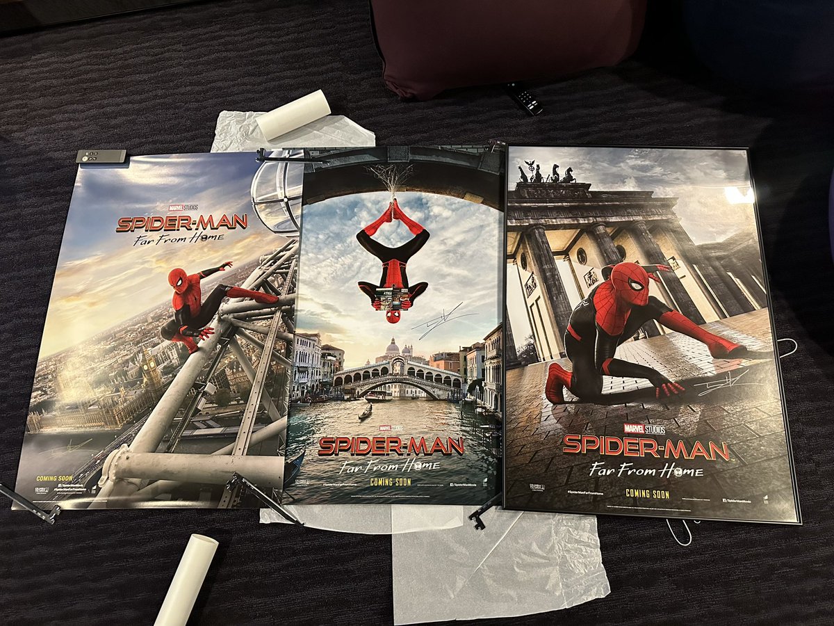 週末限定価格　トム・ホランド　ポスター　直筆サイン　スパイダーマン トムホランドのサイン入りポスター届きました スパイダーマンの中で1番