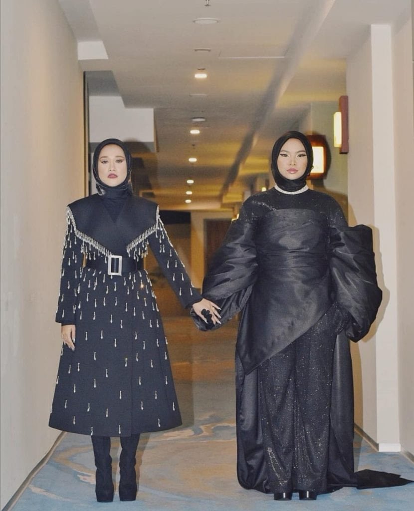 Aina Abdul congratulates Ernie Zakri for winning Bintang Paling Popular at ABPBH37 last night.

“Proud of youuuuuu ernieeeee”