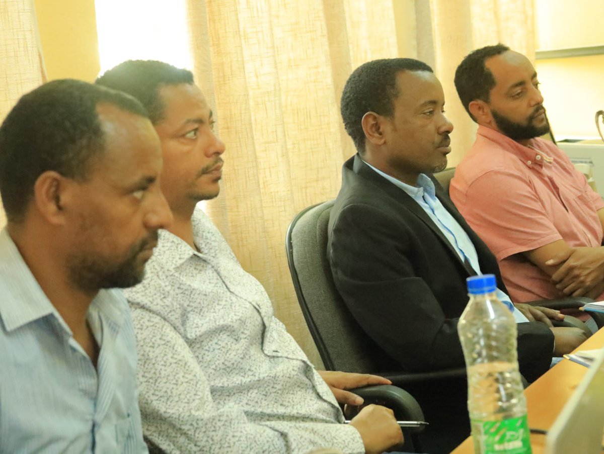 CheminduCorp's tweet photo. በኮርፖሬሽኑ የአዳሚ ቱሉ ፀረ ተባይ ማዘጋጃ ፋብሪካ የሚያመርታቸውን ጸረ-ተባይ ምርት ከግብርና ስራዎች ኮርፖሬሽን ጋር  የገበያ ትስስር መፍጠር በሚቻልበት ላይ ውይይት ተካሄደ። https://t.co/RVlQJqnHuY