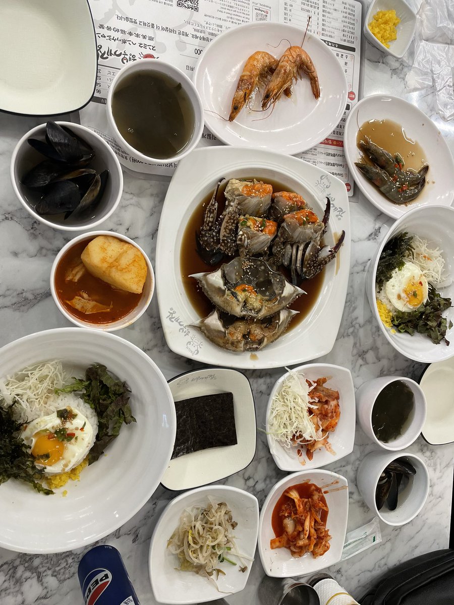 ไปเกาหลีต้องห้ามลืมกินสิ่งนี้ ไม่งั้นจะไปไม่ถึงเกาหลี มันคือปูดอง ดีมาก แบบกินที่ไทยก้อไม่ได้แบบนี้ น้ำดองเค้าจึ้งใจมาก ไม่เค็มเกิน ปูสด ดีมากกกกกกก ไปลอง