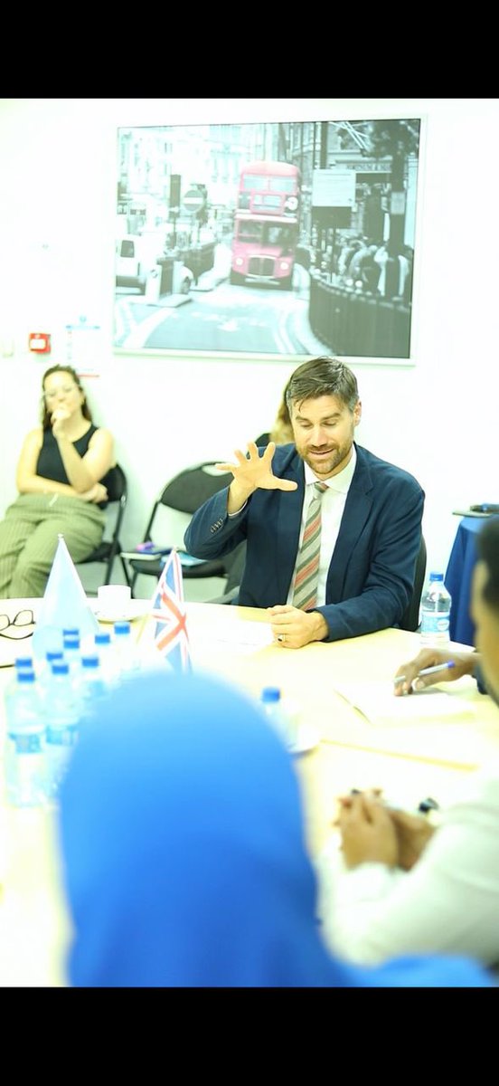 KatimaOsman's tweet photo. I was honored to meet @CharlesKingFCDO British Ambassador to Somalia. 

The roundtable, co-organized with @YecoSomalia and Nabaad, brought together Somali youth leaders working across various sectors to promote peace and security.

I was excited to participate in this important discussion, which strongly encouraged and appreciated the long-standing relationship between the #HornOfAfrica, #SomaliCommunities, and the #BritishGovernment.

The dialogue emphasized deeper engagement between the @UKinSomalia and Somali youth, reaffirming young people’s vital role in peacebuilding and stability. I look forward to upcoming youth events.

@EACYParliament 
@jumuiya 
@IGADPeace 
@FarajaDTv