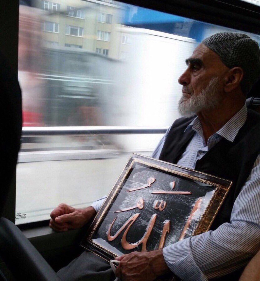 لا مَا شكوتُ وَلا أشكُو إلىٰ بشَرٍ

مَا في الضّلوعِ لغيرِ الله لا يُشكىٰ

🥀☝🏽