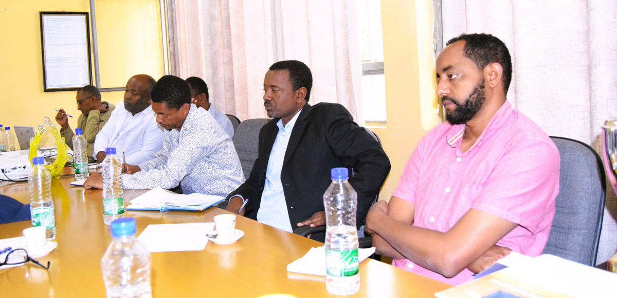 CheminduCorp's tweet photo. በውይይቱም የተቋማቱን ውጤታማ የገበያ ትስስር ተግባራዊ ለማድረግ ፋብሪካዉ የሚያመርታቸውን ምርቶች ለይቶ  ለግብርና ስራዎች ኮርፖሬሽን እንዲያሳውቅ ፣የግብርና ስራዎች ኮርፖሬሽንም ለፋብሪካዉ የሚገዛቸውን ምርቶች ለይቶ እንዲያሳውቅ ተግባብተዋል https://t.co/7MgXaIaBso