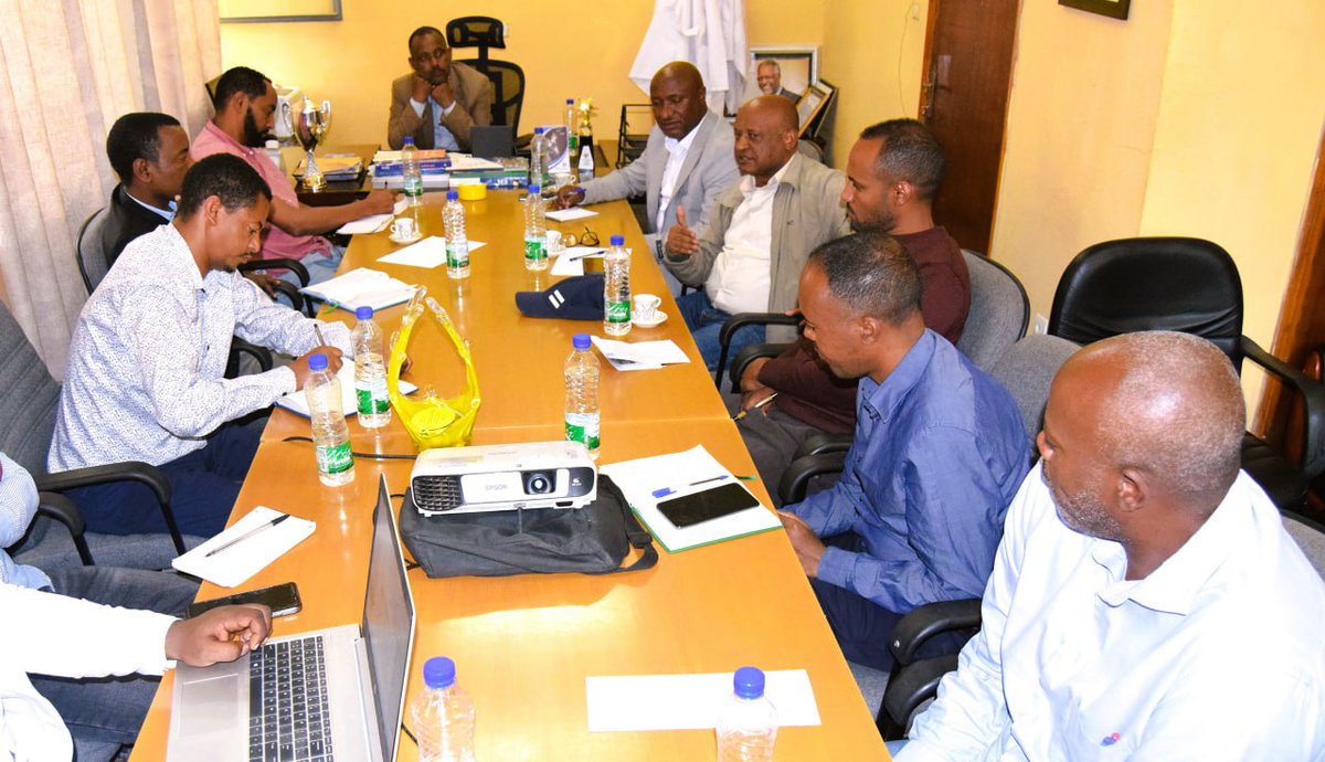CheminduCorp's tweet photo. በውይይቱም የተቋማቱን ውጤታማ የገበያ ትስስር ተግባራዊ ለማድረግ ፋብሪካዉ የሚያመርታቸውን ምርቶች ለይቶ  ለግብርና ስራዎች ኮርፖሬሽን እንዲያሳውቅ ፣የግብርና ስራዎች ኮርፖሬሽንም ለፋብሪካዉ የሚገዛቸውን ምርቶች ለይቶ እንዲያሳውቅ ተግባብተዋል https://t.co/7MgXaIaBso