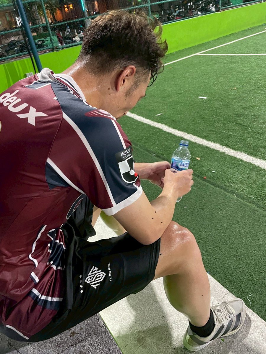 t_daichi5's tweet photo. 昨日24時頃ホテルに到着して、外見たらサッカーやってたので、監督っぽい人に直談判して飛び入り参加！
何事も経験！
楽しかった！
#モルディブ旅行
#ちなみにコートネームはJAPAN https://t.co/devBfCbBjJ