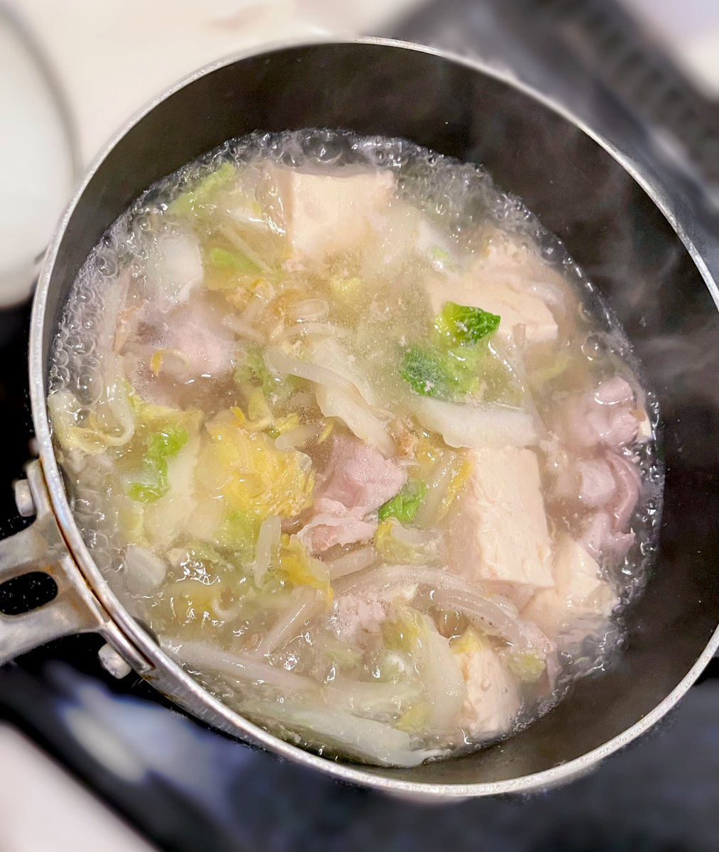完全に鍋にハマってしまった😊 簡単すぎて美味しすぎるので！！ 今日は