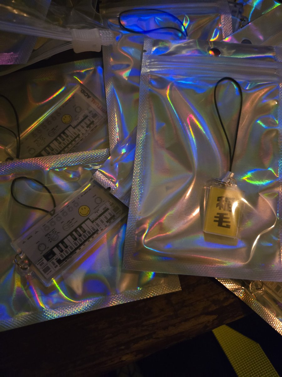 #拝承　にてバチイケなアクキーが販売されるとこのこと…！！