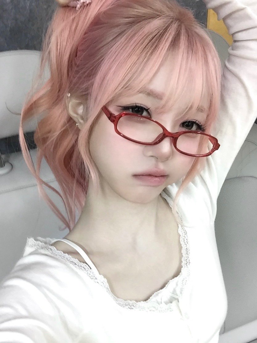 _mintiest's tweet photo. the type that you wanna scoop and cuddle up with but at the same time you wanna give the messiest sloppiest facefuck 

i'll always take the latter btw https://t.co/uWTyAfcFUb