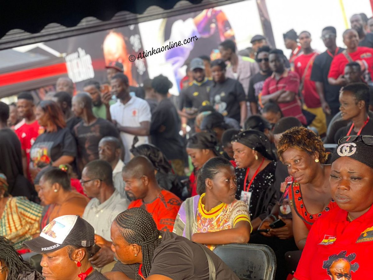 bullettvghana's tweet photo. Hundreds of mourners have already converged at the Kumasi Sports Stadium, united in grief and reverence, to pay their final respects to music legend, Charles Kwadwo Fosu (Daddy Lumba).
#Morningtargetonbullet #Bullettv #Daddylumba https://t.co/h3fT58CDg1