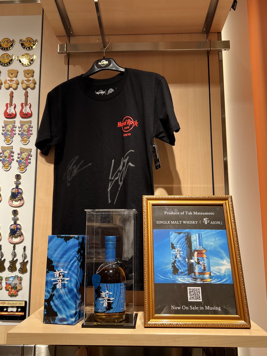 ハードロックカフェオオサカ！ 松本さんのサイン入りTシャツ拝めた