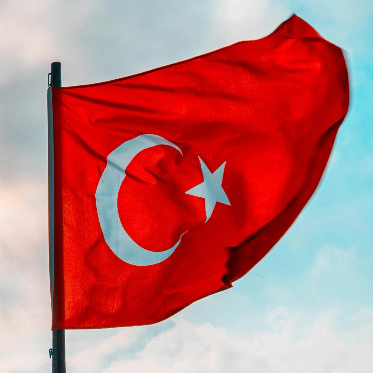 bosunatiklama's tweet photo. Azalan doğumların önüne geçilmesi için yeni bir düzenleme hazırlığına başlandı.

• Kadın memura; doğumdan önce 8, doğumdan sonra 16 hafta olmak üzere 24 hafta izin verilecek.
• İşçi babaların 5 gün olan izninin 10 güne çıkarılması için çalışma başlatılacak.
• Memur babaların hali hazırda 10 günlük izin hakkı bulunuyor. (Türkiye Gazetesi - İsa Karakaş)