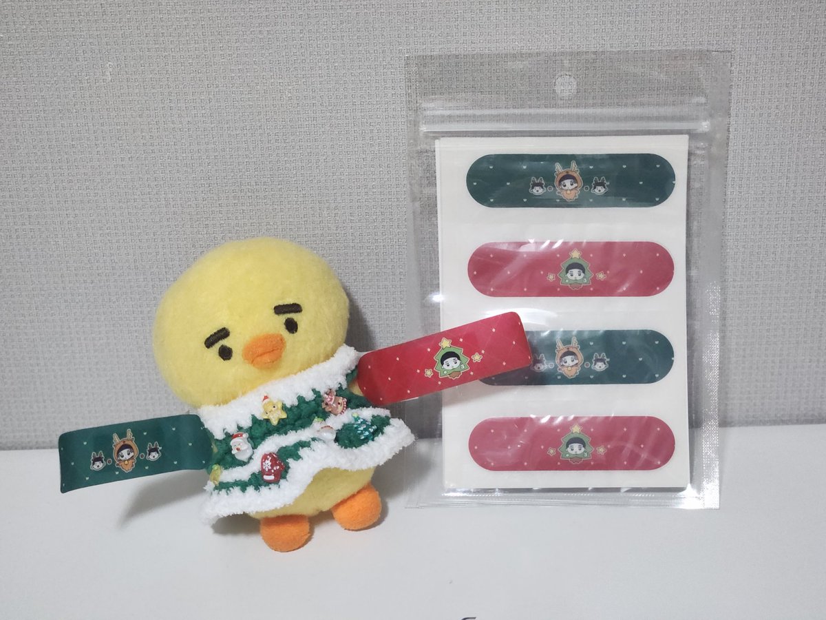 우성명헌 온리전2
🦌크리스마스 우명 데코밴드🎄 나눔해요~!

사진은 색이 좀 다르게 나왔지만 초록빨강이고 나름 귀엽습니다..💚❤️
넉넉하게 준비했으니까 마주치면 가져가주세요
(〃´𓎟`〃)!!!!!!!!!