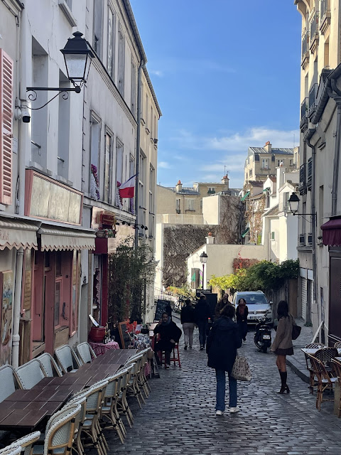 Paris_all_about's tweet image. On the streets of Paris...rue Poulbot in Montmartre, a quiet cobbled street with cafés and passing life. Named after Francisque Poulbot, whose drawings gave Paris its famous 'poulbots'.
More: bit.ly/4iWVmQn
#Paris #Montmartre #StreetsOfParis #ParisStreets