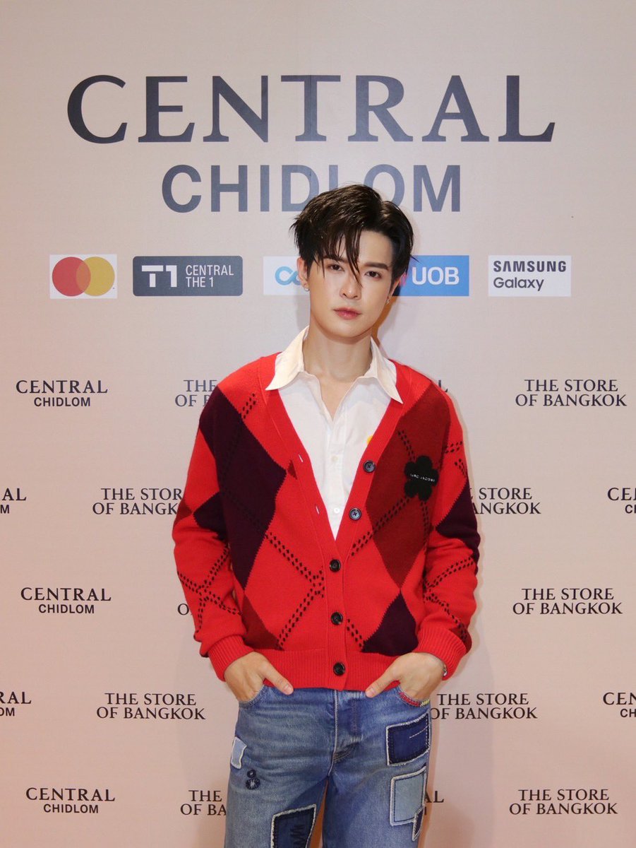 หล่อเป๊ะทุกองศา! "บิลลี่ ภัทรชนน" สมฉายาพี่ดารา เช็คอินพรมแดง Central Chidlom Every Moment With You   
.
#BillyXMarcjacobsCentralchidlom
#CentralChidlomEveryMomentWithYou
#bbil1ypn 
#idolfactoryTH

ประมวลภาพ📍facebook.com/share/p/1ZwdEF…