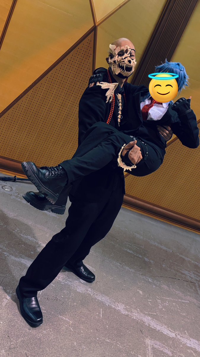 #スーツ武器オフ会大阪

和物＋体格差のフルコンボを食らって勢いのまま写真を撮っていただいたんですが、あまりにもド癖に刺さりすぎて終始顔が緩んでました
本当にありがとうございます

2枚目は顔が緩みすぎてホンマにおかしい顔してたんで隠させてください