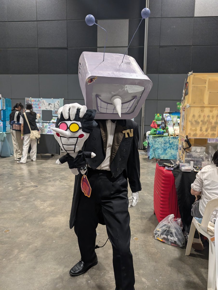 hephasst's tweet photo. The duality of the two Tennas I saw today 😭😭😭 https://t.co/oKWYcg5sAJ